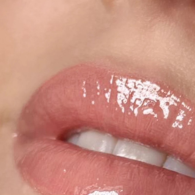 Гланц за устни ледено лате Claresa Glass of Water Lip Gloss 06 Iced Latte