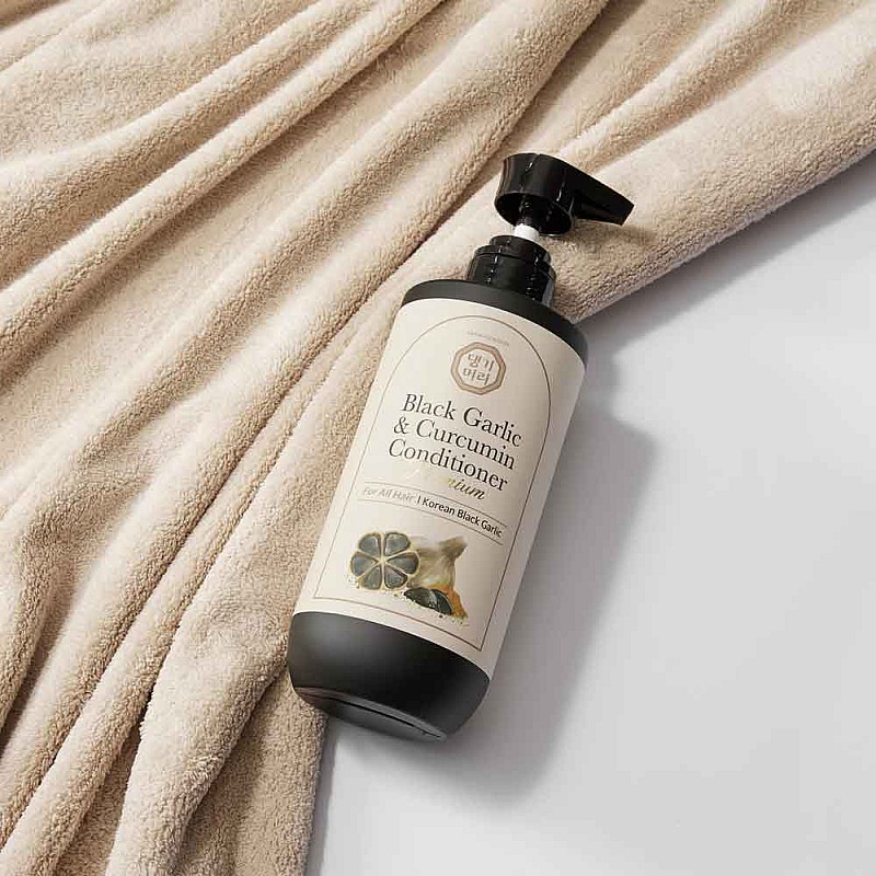 Балсам за плътност и защита срещу накъсване на косата Doori Daeng Gi Meo Black Garlic & Curcumin Treatment 500ml