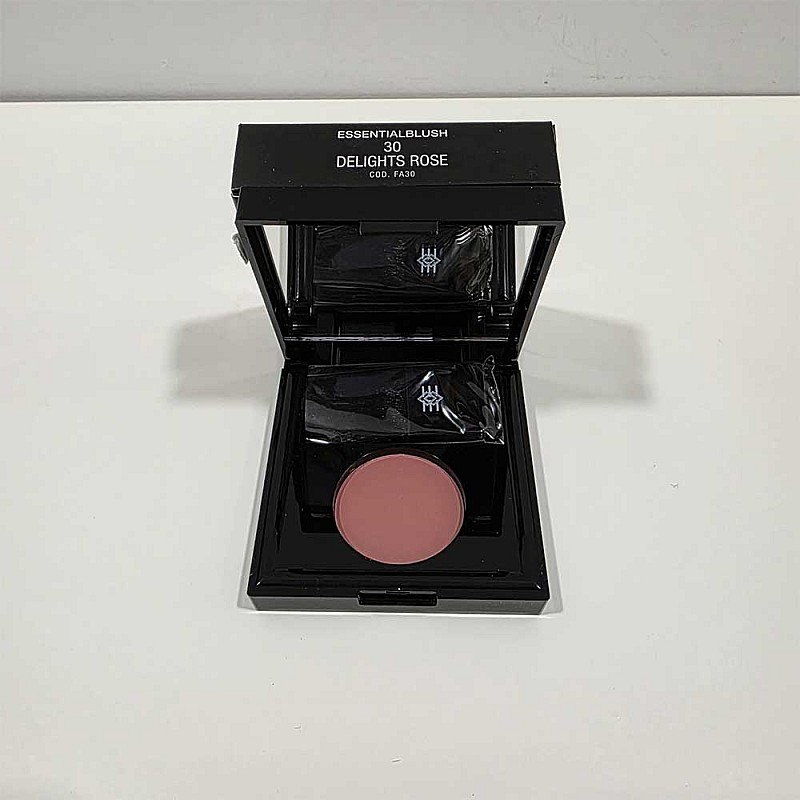 Руж с матов ефект и перфектна дефиниция Essential Essentialblush