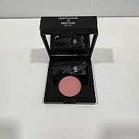 Руж с матов ефект и перфектна дефиниция Essential Essentialblush