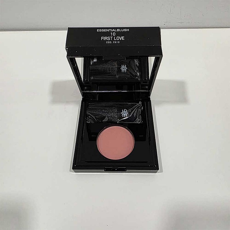 Руж с матов ефект и перфектна дефиниция Essential Essentialblush