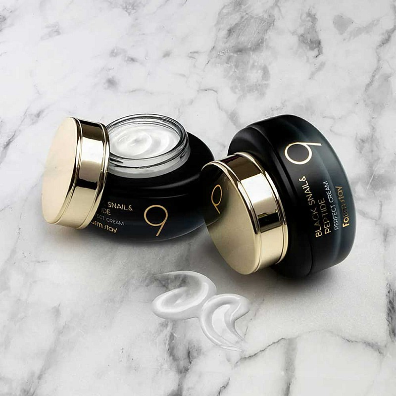 Лифтинг крем за лице с муцин от черен охлюв и пептиди FarmStay Black Snail & Peptide 9 Perfect Cream 55ml