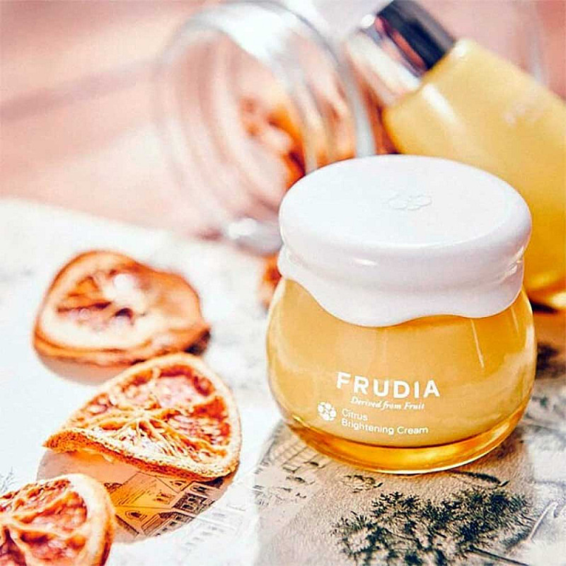 Изсветляващ крем с цитруси Frudia Citrus Brightening Cream 55ml