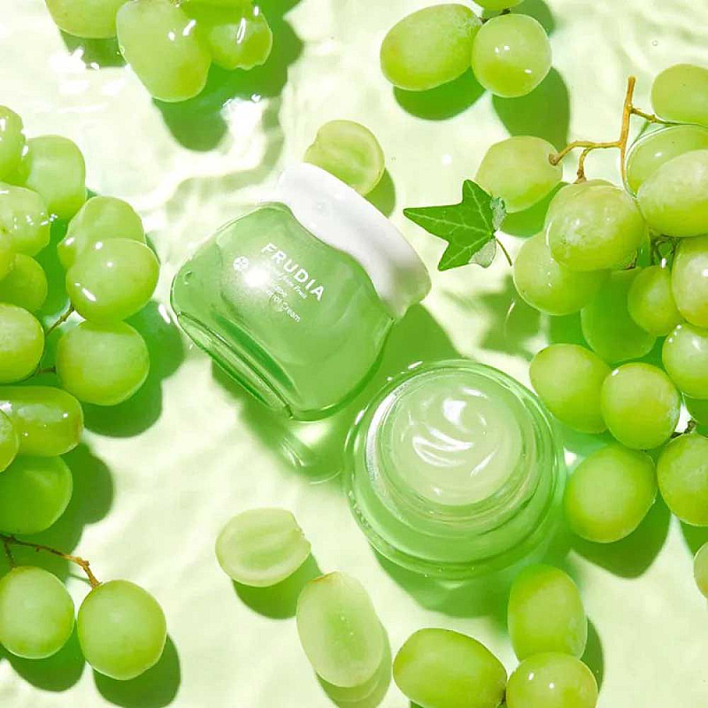 Балансиращ крем за мазна кожа Frudia Green Grape Pore Control Cream 55ml