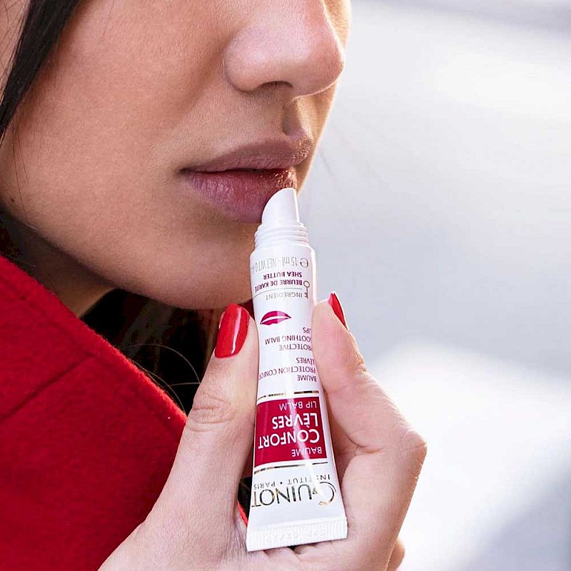 Подхранващ и възстановяващ балсам за сухи и напукани устни Guinot Baume Confort Lèvres 15ml
