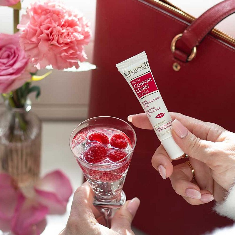 Подхранващ и възстановяващ балсам за сухи и напукани устни Guinot Baume Confort Lèvres 15ml