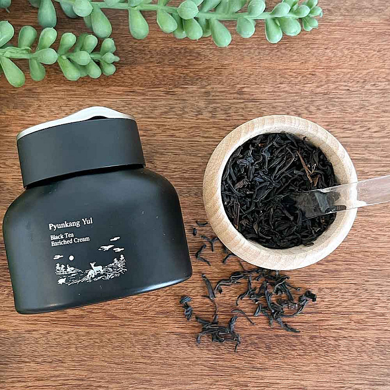 Стягащ и хидратиращ крем за лице Pyunkang Yul Black Tea Enriched Cream 60ml