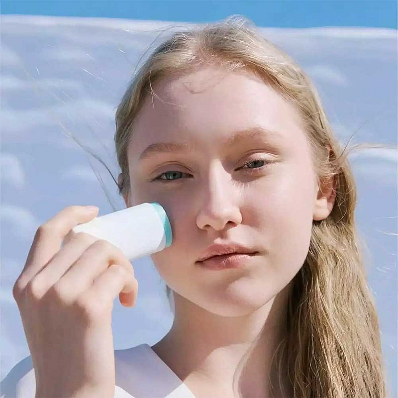 Слънцезащитен стик с центела SPF50+ SKIN1004 Madagascar Centella Hyalu-Cica Silky-Fit Sun Stick 20g