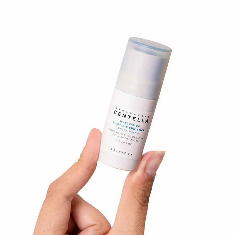 Слънцезащитен стик с центела SPF50+ SKIN1004 Madagascar Centella Hyalu-Cica Silky-Fit Sun Stick 7g